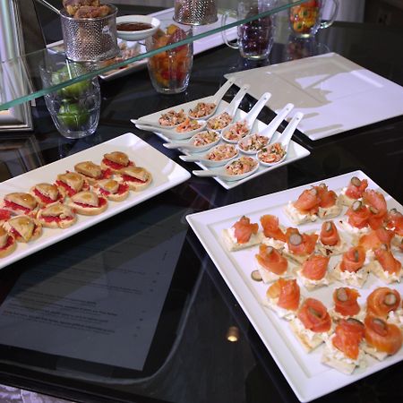 潘特克莱尔蒙特利尔机场假日套房酒店 外观 照片
